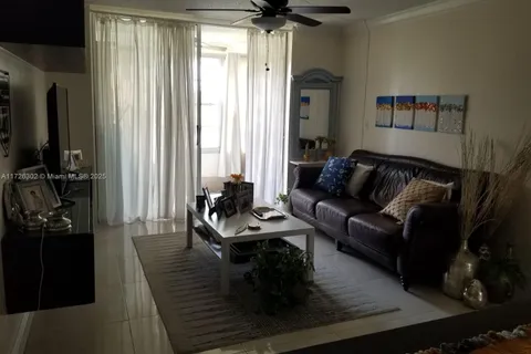8465 Sunrise Lakes Blvd # 106, Sunrise FL 33322