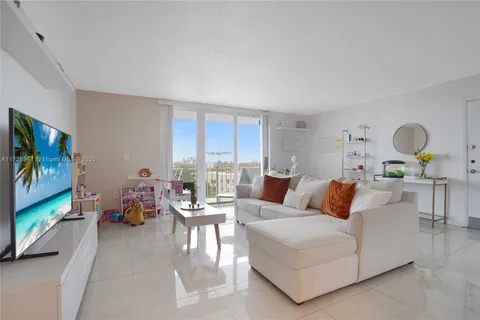 7133 Bay Dr # 601, Miami Beach FL 33141