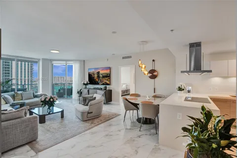 17111 Biscayne Blvd # 1105, North Miami Beach FL 33160