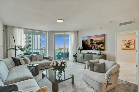 17111 Biscayne Blvd # 1105, North Miami Beach FL 33160