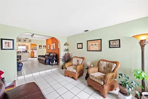 249 Carlisle Dr, Miami Springs FL 33166