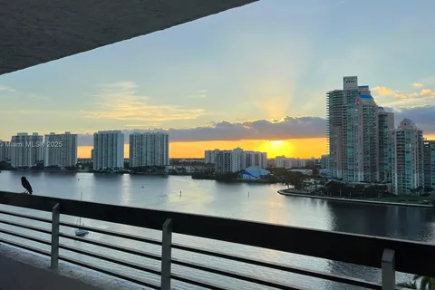 3600 Mystic Pointe Dr # 1401, Aventura FL 33180