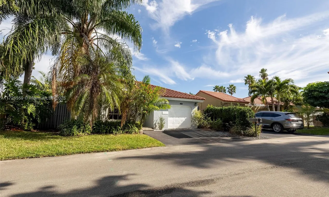 1225 Seagrape Cir, Weston FL 33326