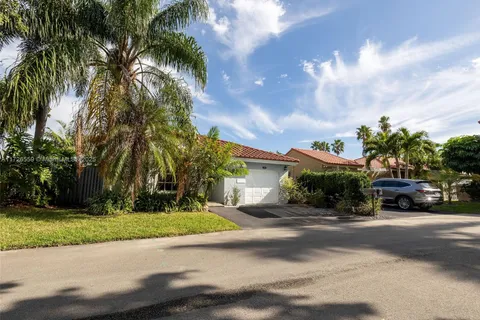 1225 Seagrape Cir, Weston FL 33326