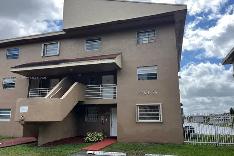 2770 W 60th St # 40, Hialeah FL 33016