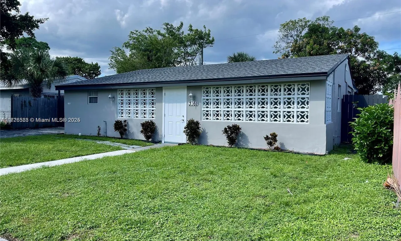 3161 NW 4th St, Lauderhill FL 33311