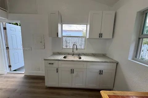748 NE 127th St, North Miami FL 33161