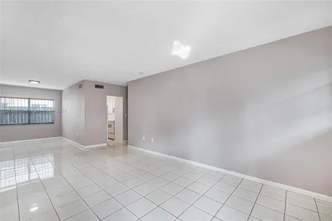 7271 Gary Ave # 4, Miami Beach FL 33141