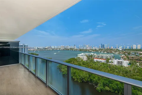 16385 NE Biscayne Blvd # 2118, North Miami Beach FL 33160