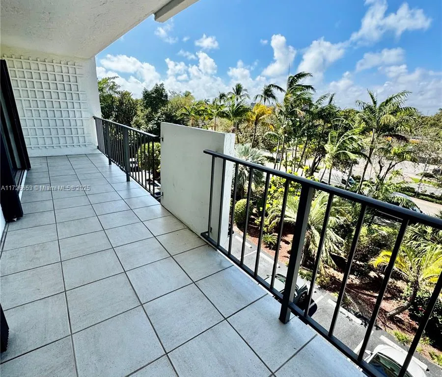 77 Crandon Blvd # 4C, Key Biscayne FL 33149