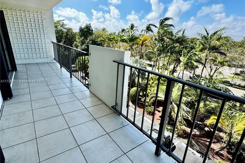 77 Crandon Blvd # 4C, Key Biscayne FL 33149