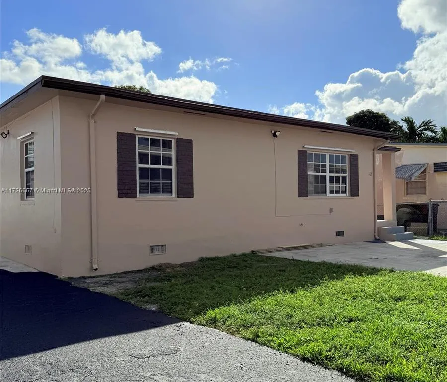 182 E 47th St, Hialeah FL 33013