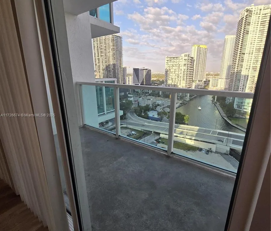 31 SE 5th St # 2409, Miami FL 33131
