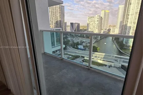 31 SE 5th St # 2409, Miami FL 33131