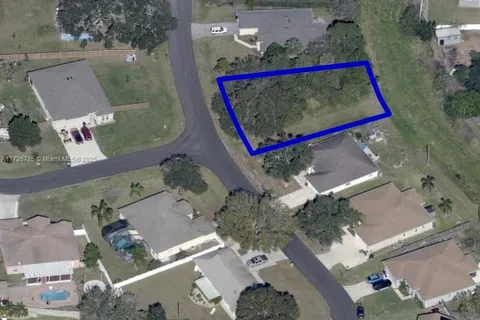 551 BORRACLOUGH AVE NW, Palm Bay FL 32907