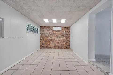 319 NE 171st St, North Miami Beach FL 33162
