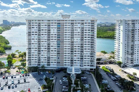 300 Bayview Dr # 402, Sunny Isles Beach FL 33160