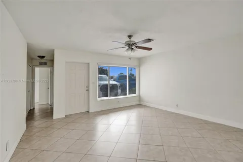 6611 Meade St, Hollywood FL 33024