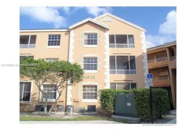 2803 N Oakland Forest Dr # 207, Oakland Park FL 33309