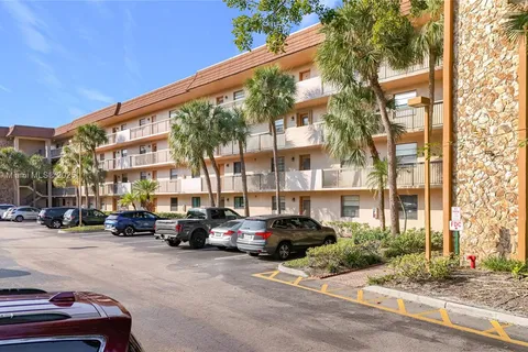 4975 E Sabal Palm Blvd # 214, Tamarac FL 33319