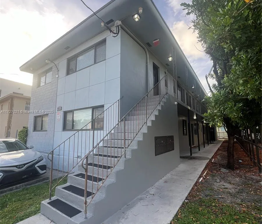 421 SW 6th St # 6, Miami FL 33130