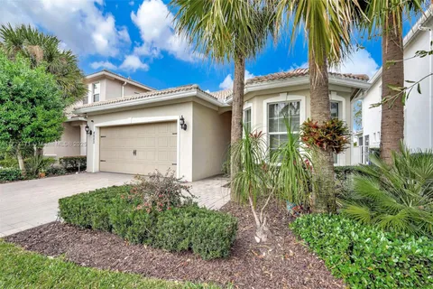 4685 Greenway Dr, Hollywood FL 33021