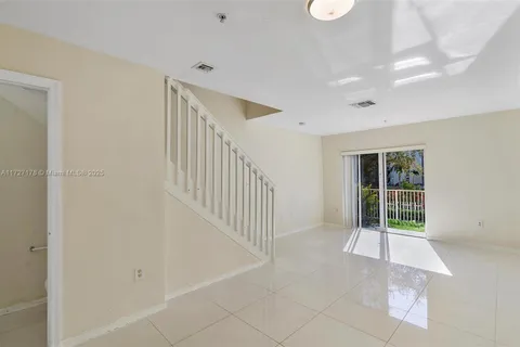 2052 NE 167th St # 123, North Miami Beach FL 33162