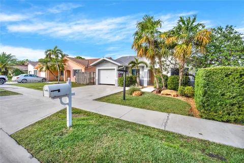 13501 SW 182nd St, Miami FL 33177