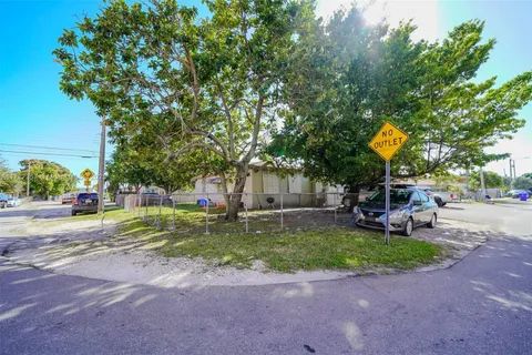 2928 SW 10th St, Miami FL 33135