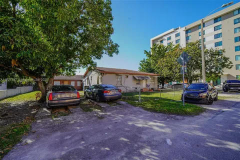 2928 SW 10th St, Miami FL 33135