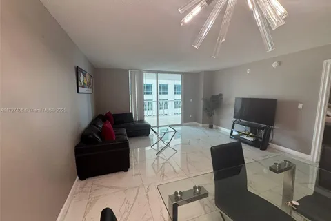 1200 Brickell Bay Dr # 2214, Miami FL 33131