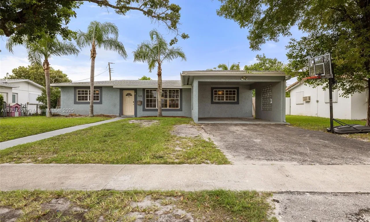 720 SW 69th Way, Pembroke Pines FL 33023