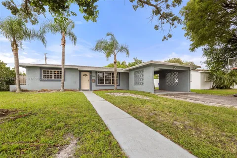 720 SW 69th Way, Pembroke Pines FL 33023