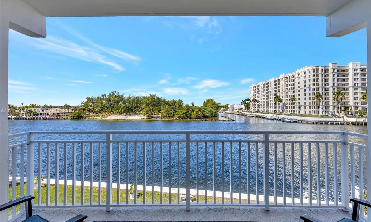 1111 N Riverside Dr # 307, Pompano Beach FL 33062