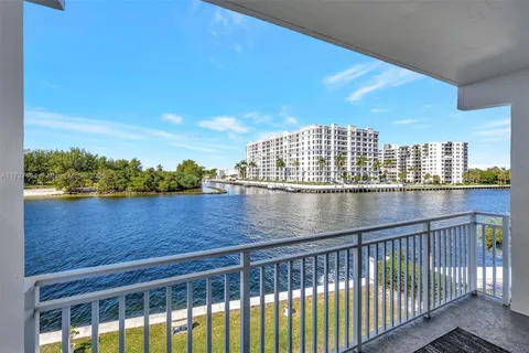 1111 N Riverside Dr # 307, Pompano Beach FL 33062