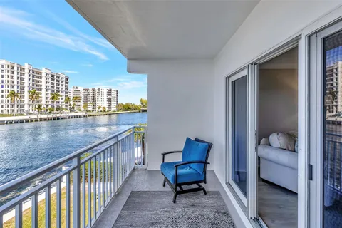 1111 N Riverside Dr # 307, Pompano Beach FL 33062