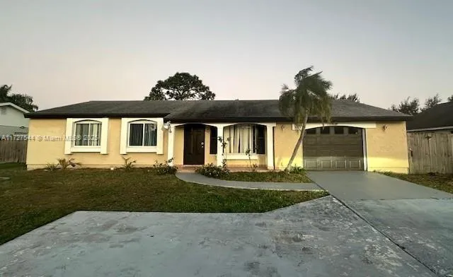 2165 SE Floresta Dr, Port St. Lucie FL 34984