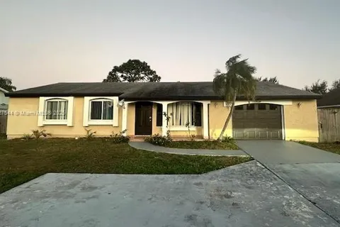 2165 SE Floresta Dr, Port St. Lucie FL 34984