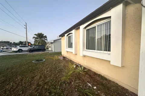 2165 SE Floresta Dr, Port St. Lucie FL 34984