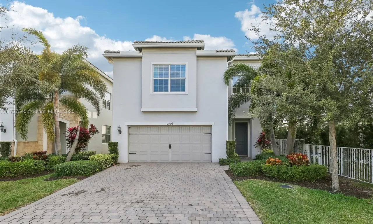 1402 Myrtle Oak Ter, Hollywood FL 33021