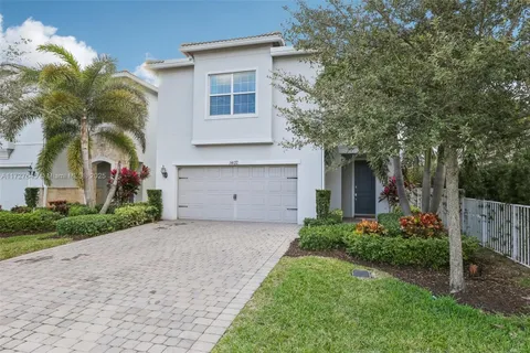 1402 Myrtle Oak Ter, Hollywood FL 33021