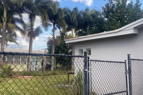 5402 NW 25th Ter, Tamarac FL 33309