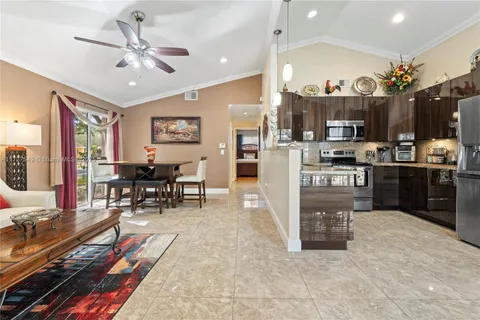 1250 SW 84th Ter, Pembroke Pines FL 33025