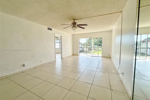 711 S Hollybrook Dr # 304, Pembroke Pines FL 33025