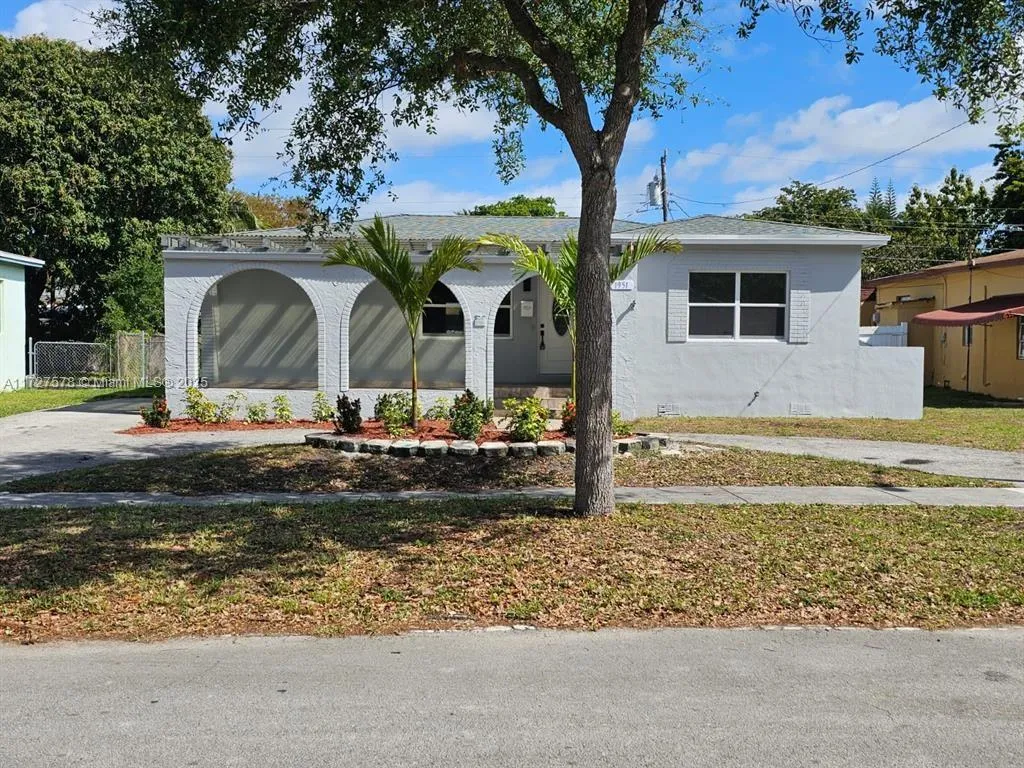 1951 NE 157th Ter, North Miami Beach FL 33162