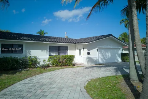 4431 NE 28th Ave, Lighthouse Point FL 33064