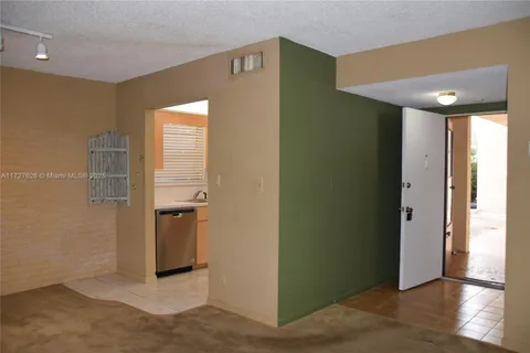 200 Jacaranda Country Club Dr # 6A, Plantation FL 33324