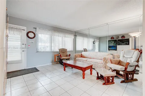 800 SW 10th Ter # 20T, Hallandale Beach FL 33009