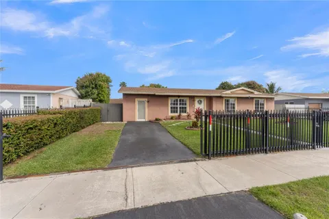 3307 NW 202nd Ln, Miami Gardens FL 33056