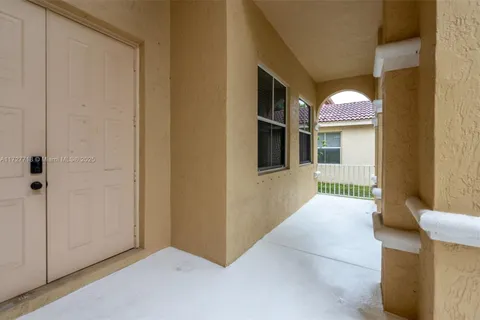 4285 Fox Ridge Dr, Weston FL 33331